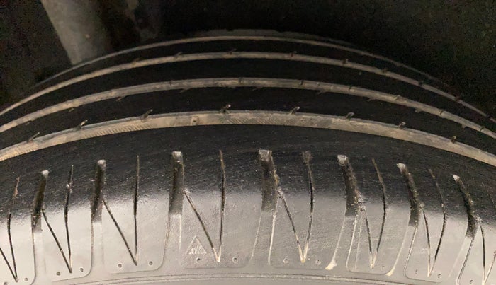 2016 Maruti Vitara Brezza ZDI, Diesel, Manual, 52,772 km, Right Rear Tyre Tread