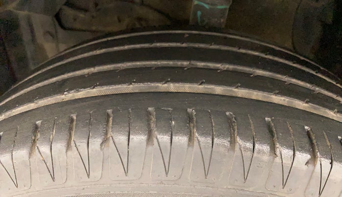 2016 Maruti Vitara Brezza ZDI, Diesel, Manual, 52,772 km, Left Front Tyre Tread