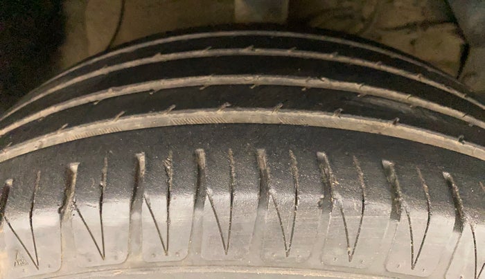 2016 Maruti Vitara Brezza ZDI, Diesel, Manual, 52,772 km, Right Front Tyre Tread