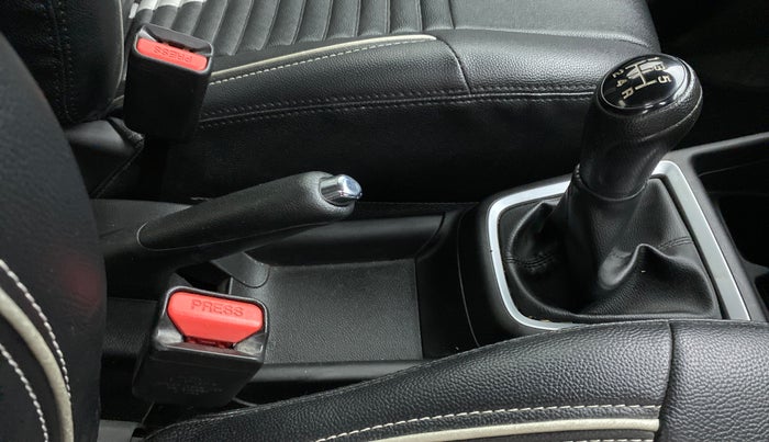 2018 Maruti Swift ZXI, Petrol, Manual, 36,509 km, Gear Lever
