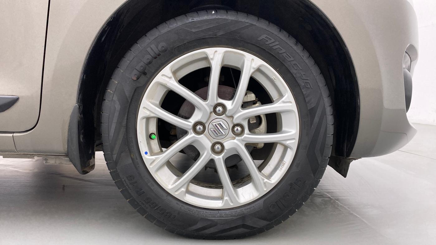 2018 Maruti Swift ZXI, Petrol, Manual, 36,509 km, Right Front Wheel