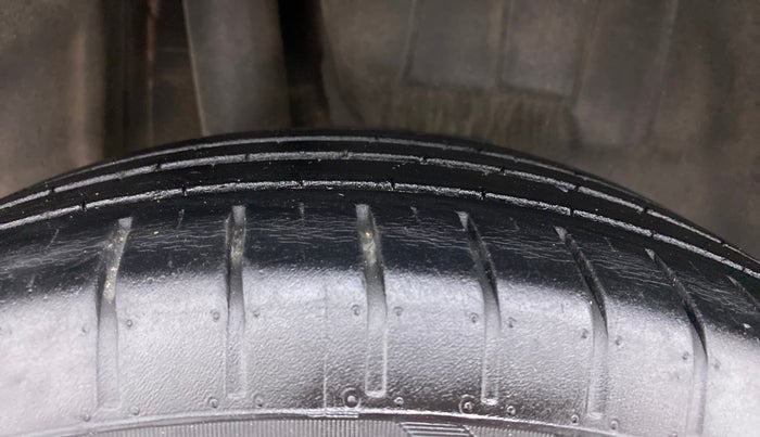 2018 Maruti Swift ZXI, Petrol, Manual, 36,509 km, Right Rear Tyre Tread