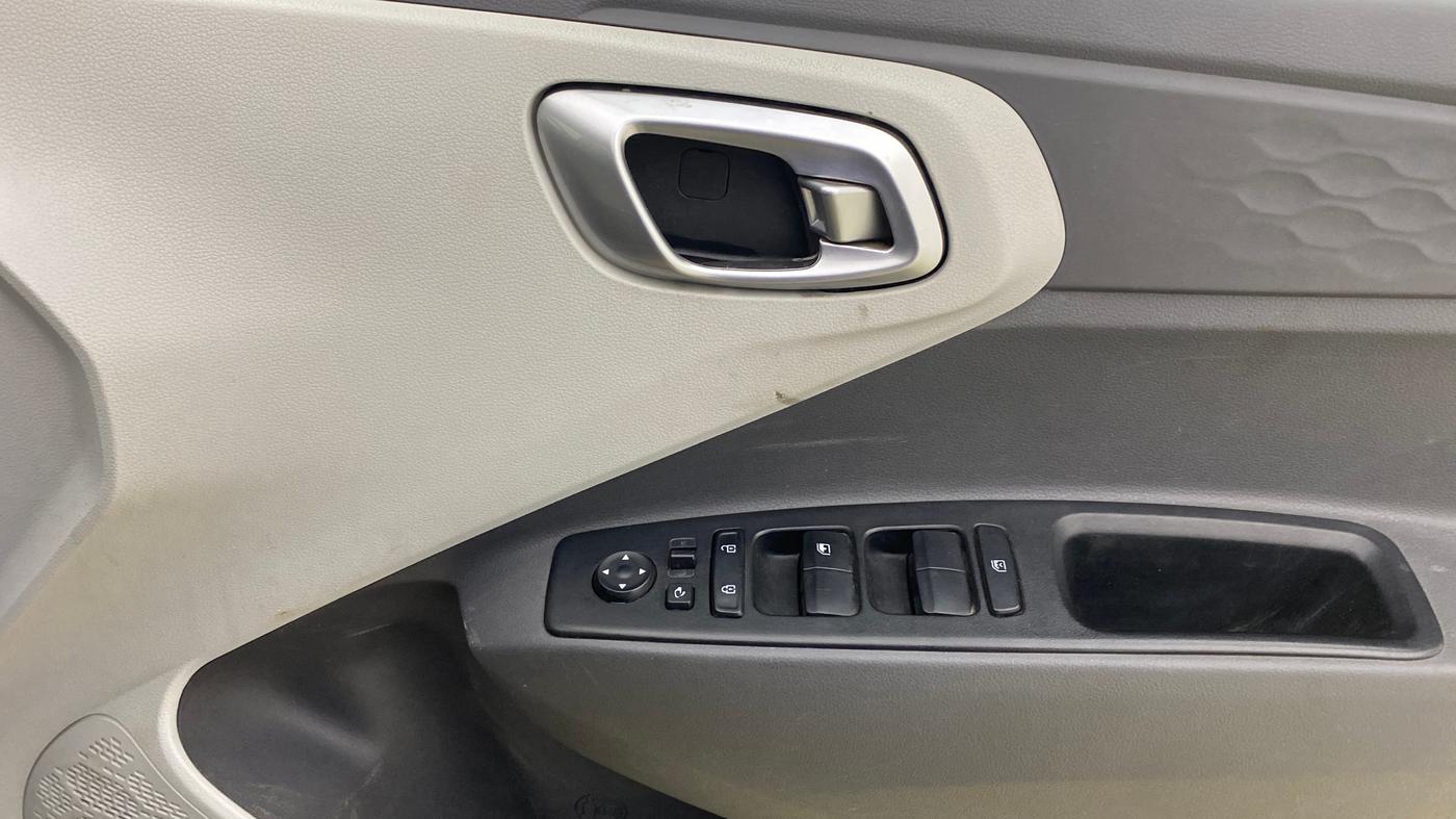 2020 Hyundai GRAND I10 NIOS SPORTZ AMT 1.2 KAPPA VTVT, Petrol, Automatic, 1,00,947 km, Driver Side Door Panels Control