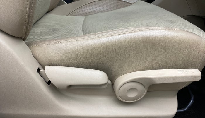 2016 Maruti Ciaz ZXI, Petrol, Manual, 90,894 km, Driver Side Adjustment Panel