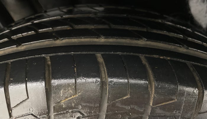 2016 Maruti Ciaz ZXI, Petrol, Manual, 90,894 km, Right Rear Tyre Tread