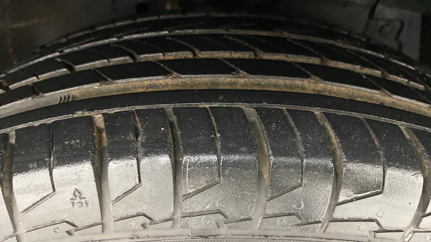 2016 Maruti Ciaz ZXI, Petrol, Manual, 90,894 km, Right Front Tyre Tread
