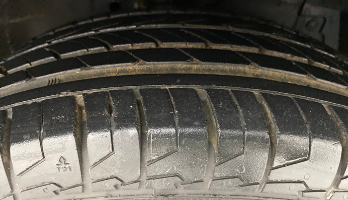 2016 Maruti Ciaz ZXI, Petrol, Manual, 90,894 km, Right Front Tyre Tread