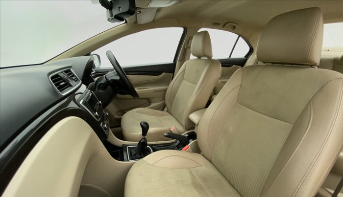 2016 Maruti Ciaz ZXI, Petrol, Manual, 90,894 km, Right Side Front Door Cabin