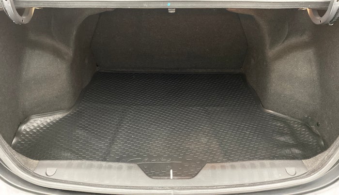 2016 Maruti Ciaz ZXI, Petrol, Manual, 90,894 km, Boot Inside