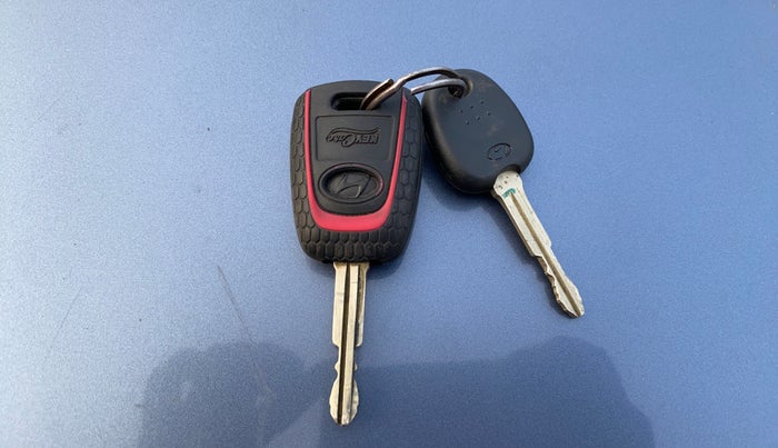 2016 Hyundai Grand i10 SPORTZ 1.2 KAPPA VTVT, Petrol, Manual, 96,930 km, Key Close Up