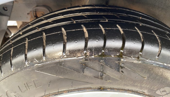 2016 Hyundai Grand i10 SPORTZ 1.2 KAPPA VTVT, Petrol, Manual, 96,930 km, Right Rear Tyre Tread