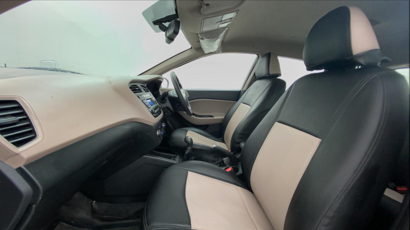 2016 Hyundai Elite i20 Sportz 1.2 VTVT MT, Petrol, Manual, 24,365 km, Right Side Front Door Cabin View