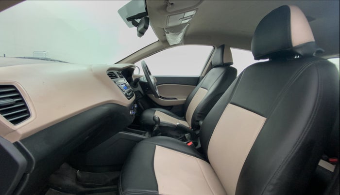 2016 Hyundai Elite i20 Sportz 1.2 VTVT MT, Petrol, Manual, 24,365 km, Right Side Front Door Cabin View