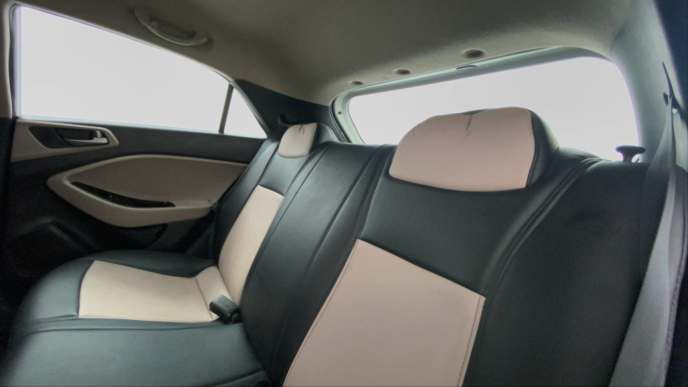 2016 Hyundai Elite i20 Sportz 1.2 VTVT MT, Petrol, Manual, 24,365 km, Right Side Door Cabin View