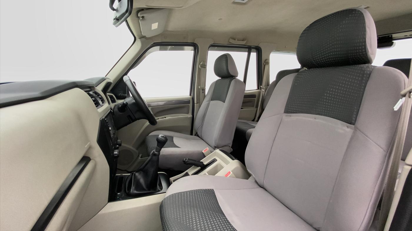 2018 Mahindra Scorpio S5 2WD, Diesel, Manual, 35,284 km, Right Side Front Door Cabin