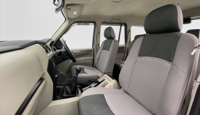 2018 Mahindra Scorpio S5 2WD, Diesel, Manual, 35,284 km, Right Side Front Door Cabin