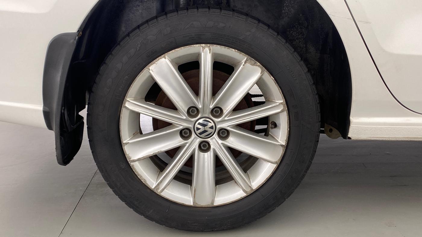 2016 Volkswagen Vento HIGHLINE PETROL, Petrol, Manual, 89,507 km, Right Rear Wheel