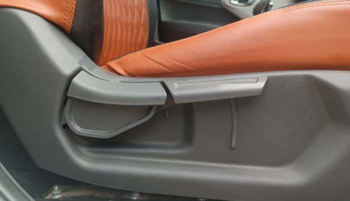 2020 Hyundai GRAND I10 NIOS SPORTZ AMT 1.2 KAPPA VTVT, Petrol, Automatic, 55,380 km, Driver Side Adjustment Panel
