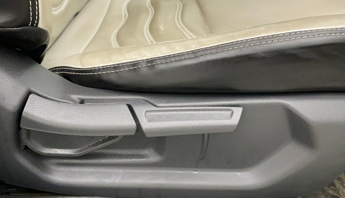 2022 Hyundai AURA S 1.2 CNG, CNG, Manual, 29,913 km, Driver Side Adjustment Panel