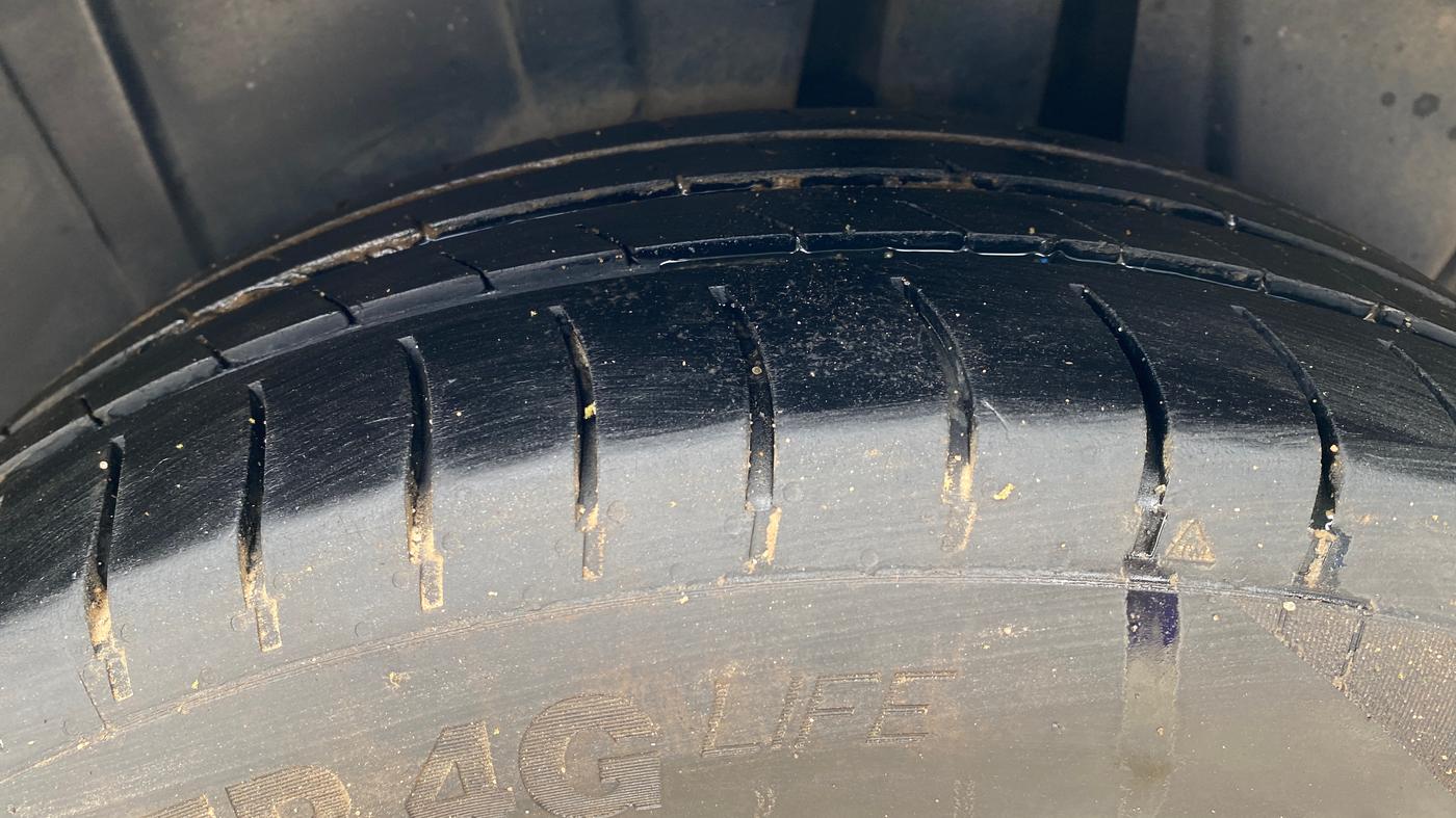 2022 Maruti Ertiga VXI SHVS, CNG, Manual, 84,549 km, Left Rear Tyre Tread