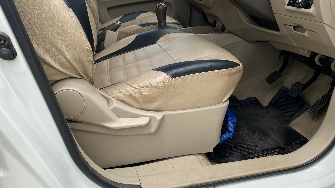 2022 Maruti Ertiga VXI SHVS, CNG, Manual, 84,549 km, Driver Side Adjustment Panel