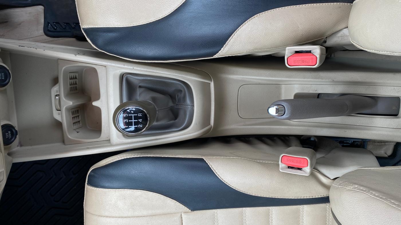 2022 Maruti Ertiga VXI SHVS, CNG, Manual, 84,549 km, Gear Lever