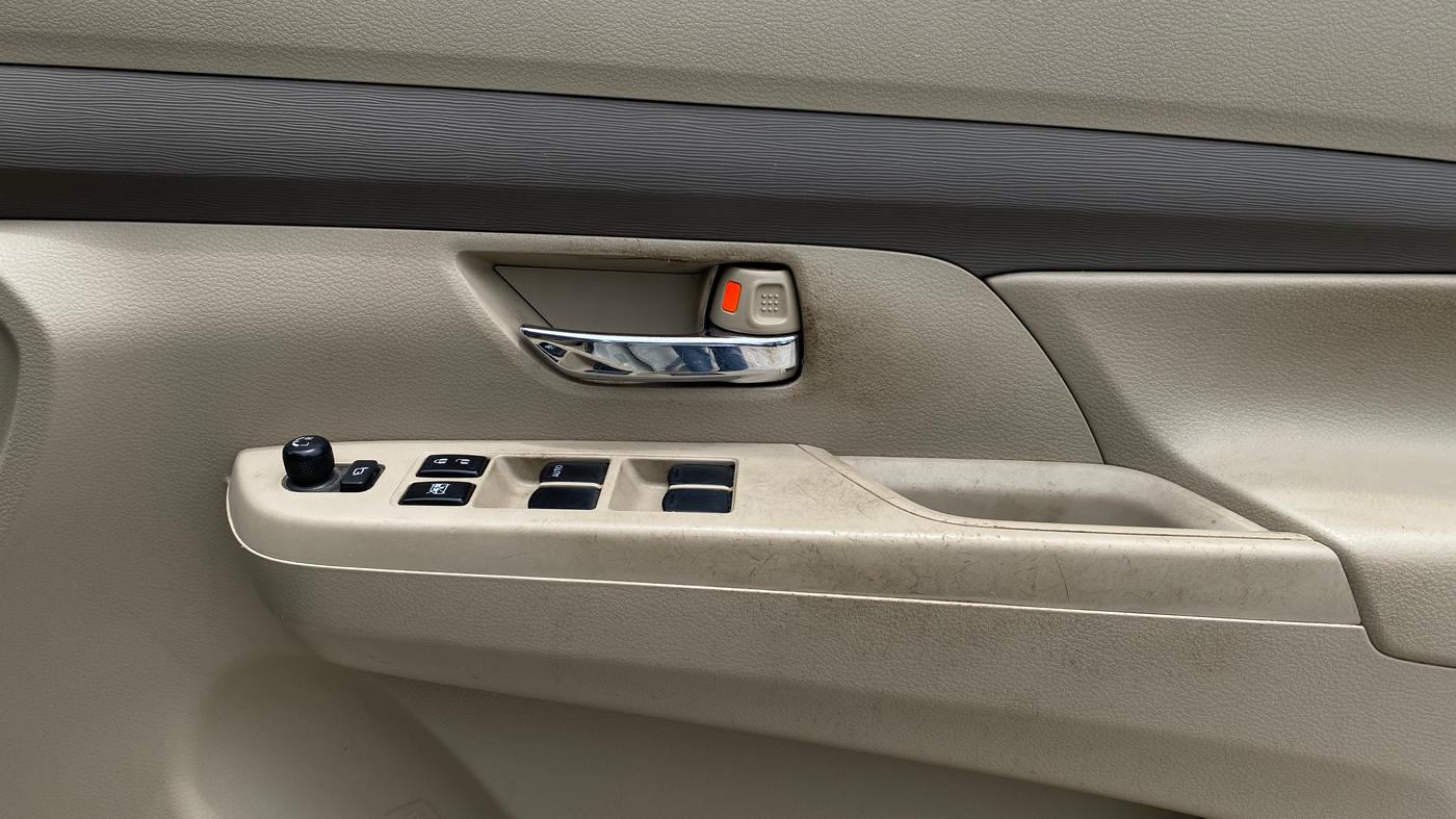2022 Maruti Ertiga VXI SHVS, CNG, Manual, 84,549 km, Driver Side Door Panels Control