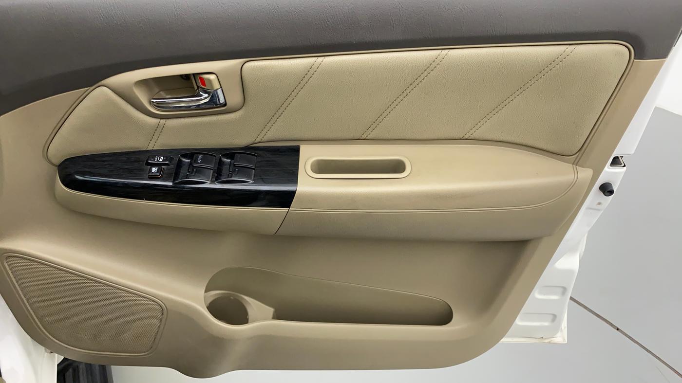2013 Toyota Fortuner 3.0 AT 4X2, Diesel, Automatic, 82,426 km, Driver Side Door Panels Control