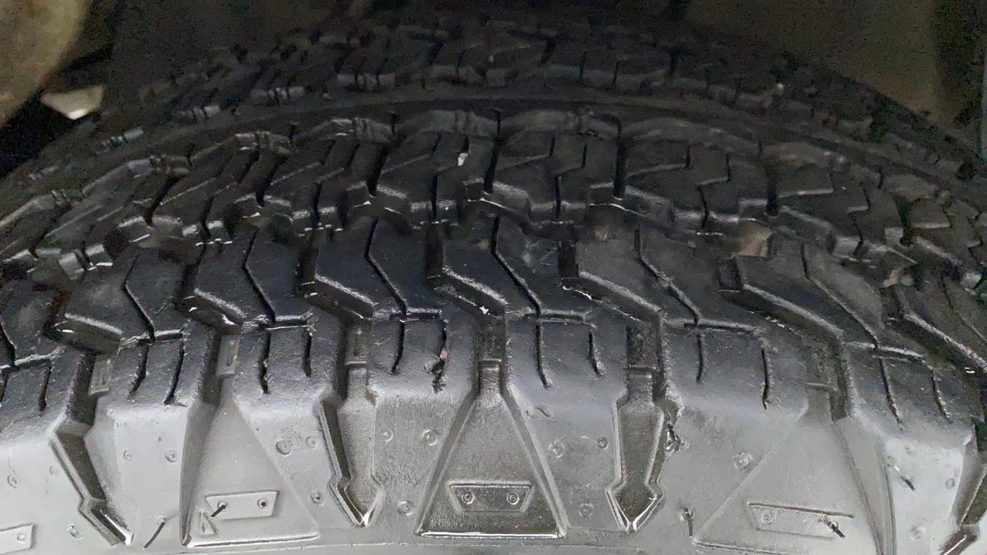 2013 Toyota Fortuner 3.0 AT 4X2, Diesel, Automatic, 82,426 km, Right Front Tyre Tread