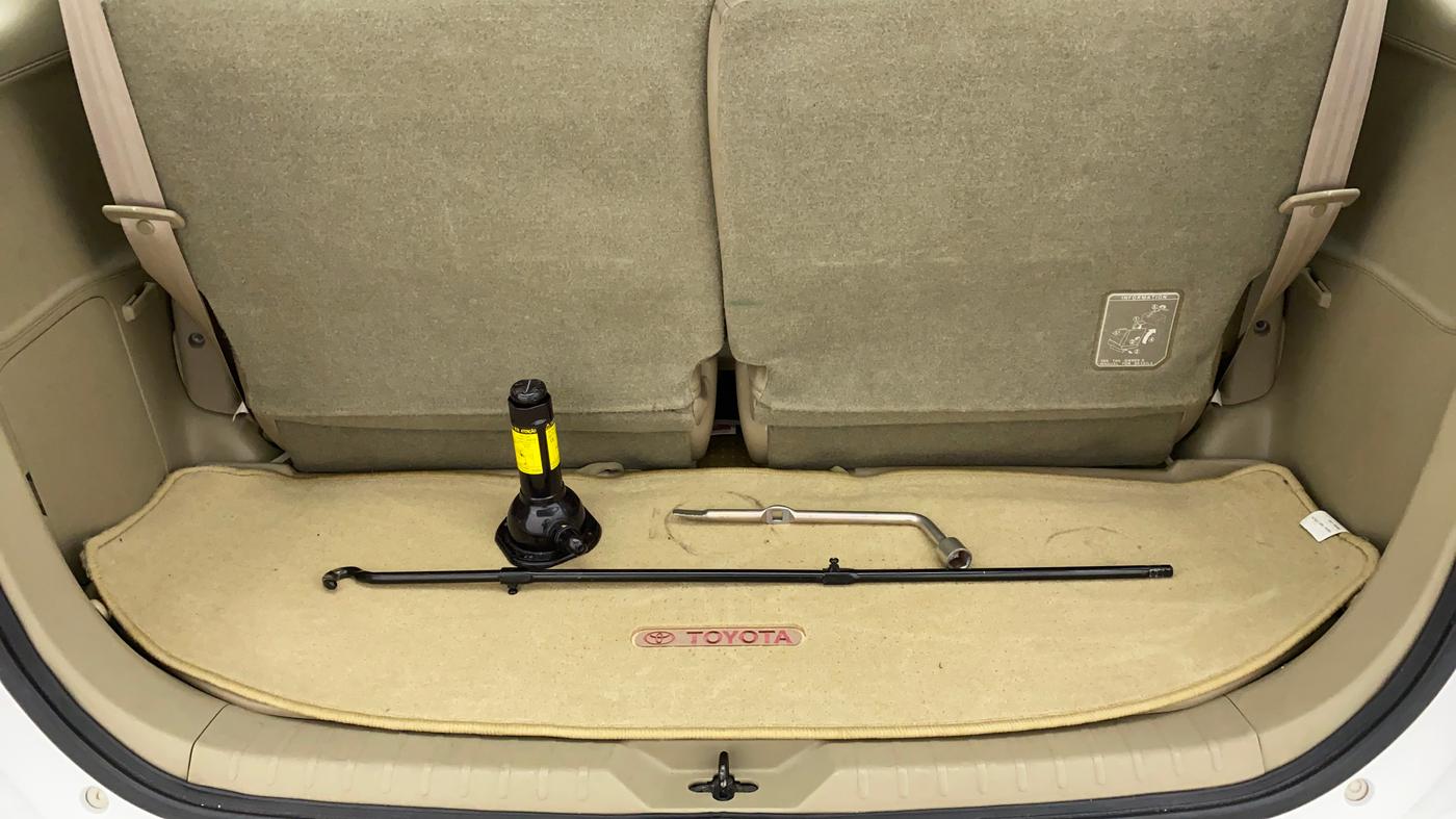 2013 Toyota Fortuner 3.0 AT 4X2, Diesel, Automatic, 82,426 km, Boot Inside