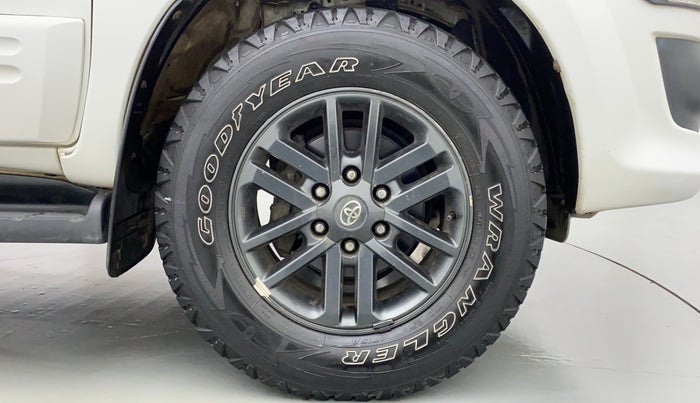 2013 Toyota Fortuner 3.0 AT 4X2, Diesel, Automatic, 82,426 km, Right Front Wheel