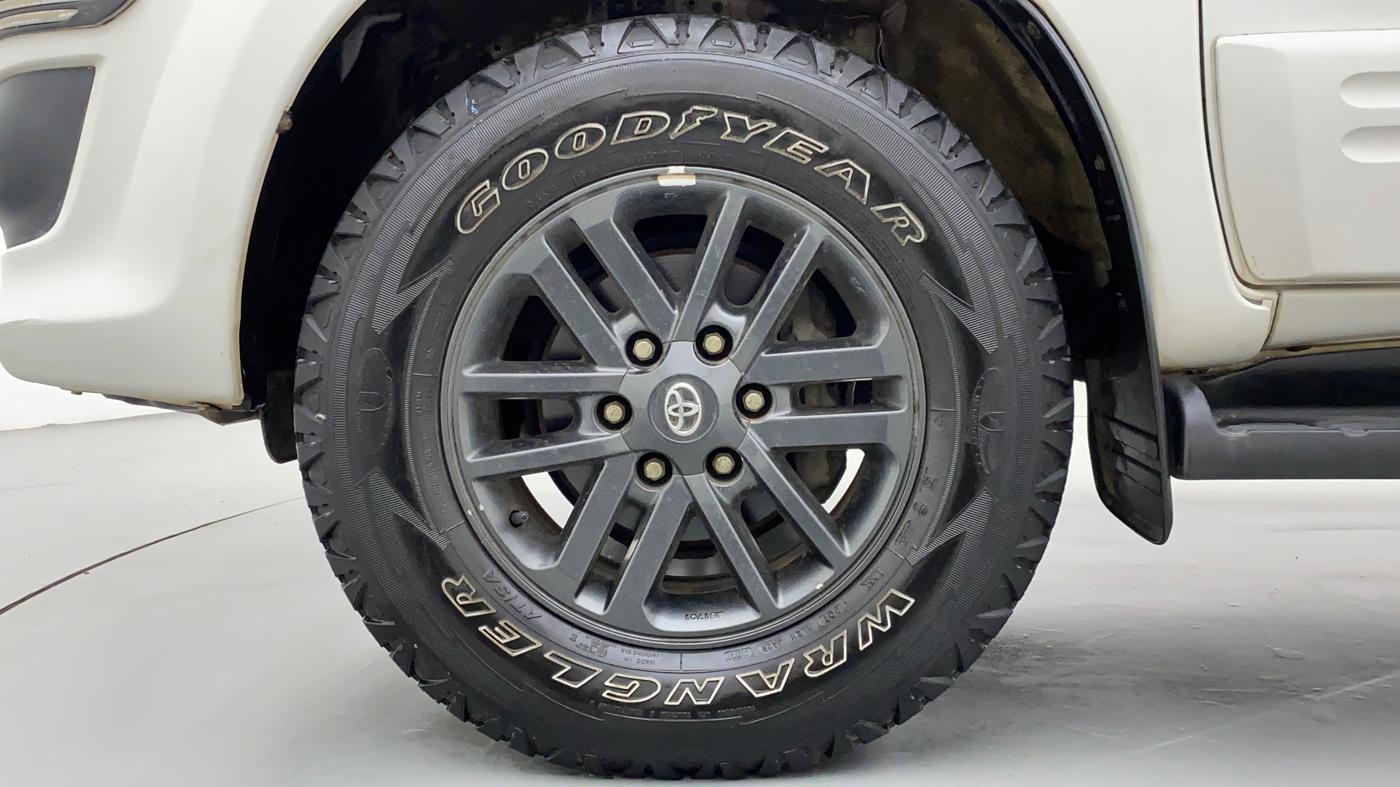 2013 Toyota Fortuner 3.0 AT 4X2, Diesel, Automatic, 82,426 km, Left Front Wheel