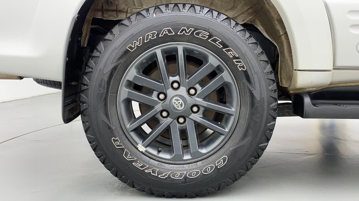 2013 Toyota Fortuner 3.0 AT 4X2, Diesel, Automatic, 82,426 km, Right Rear Wheel