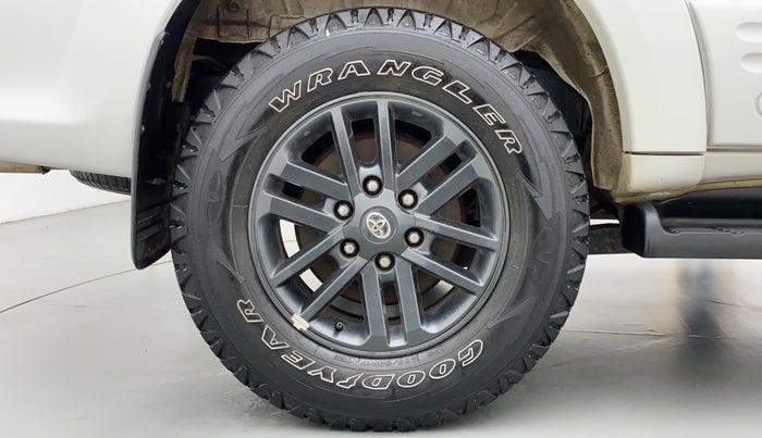 2013 Toyota Fortuner 3.0 AT 4X2, Diesel, Automatic, 82,426 km, Right Rear Wheel