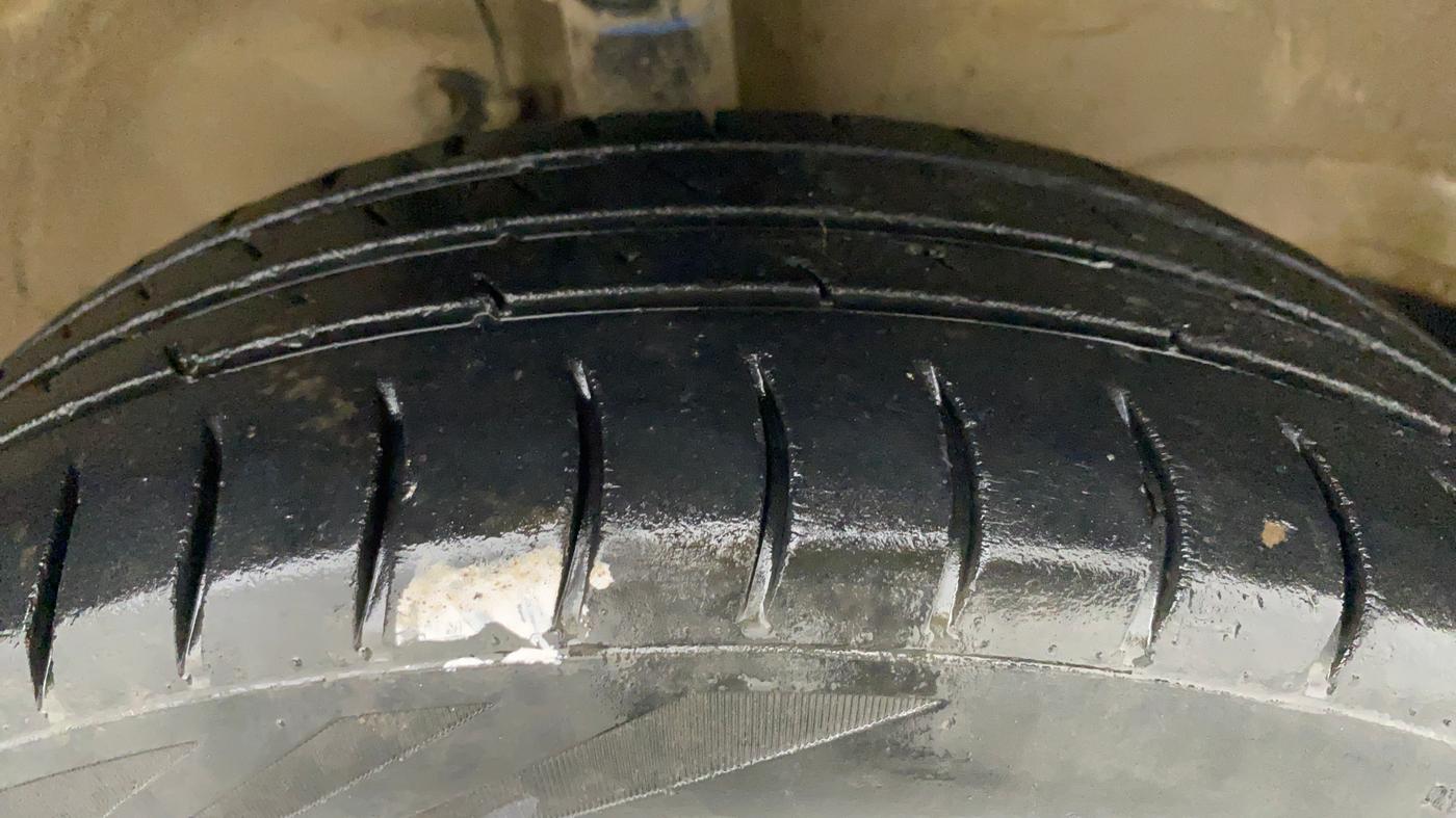 2015 Maruti Wagon R 1.0 VXI, Petrol, Manual, 66,110 km, Right Front Tyre Tread