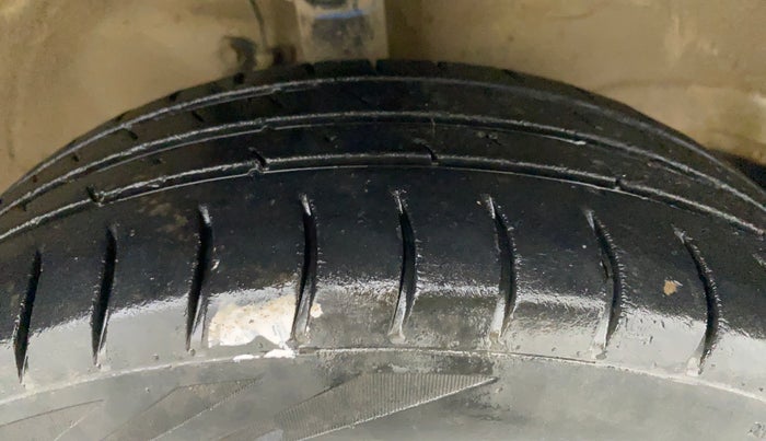 2015 Maruti Wagon R 1.0 VXI, Petrol, Manual, 66,110 km, Right Front Tyre Tread