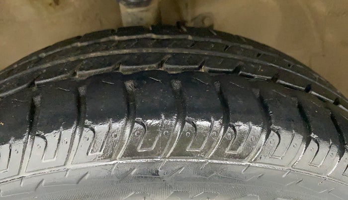 2015 Maruti Wagon R 1.0 VXI, Petrol, Manual, 66,110 km, Left Front Tyre Tread