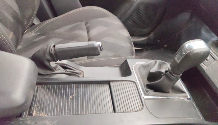 2021 Renault Kiger RXT (O) AMT, Petrol, Automatic, 39,237 km, Gear Lever