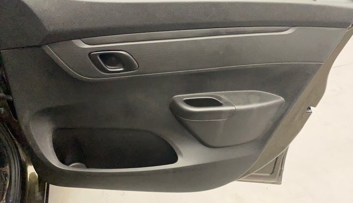 2017 Renault Kwid RXT 1.0 AMT (O), Petrol, Automatic, 81,389 km, Driver Side Door Panels Control