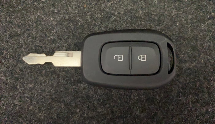 2017 Renault Kwid RXT 1.0 AMT (O), Petrol, Automatic, 81,389 km, Key Close Up