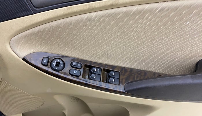 2016 Hyundai Verna 1.6 VTVT SX AT, Petrol, Automatic, 75,781 km, Driver Side Door Panels Control