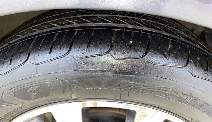 2016 Hyundai Verna 1.6 VTVT SX AT, Petrol, Automatic, 75,781 km, Right Front Tyre Tread