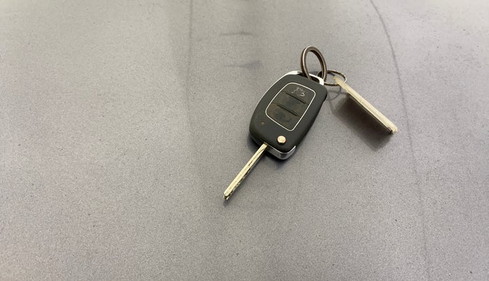 2016 Hyundai Verna 1.6 VTVT SX AT, Petrol, Automatic, 75,781 km, Key Close Up