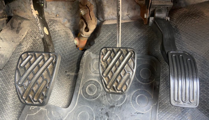 2012 Renault Pulse RXL DIESEL, Diesel, Manual, 1,43,892 km, Pedals