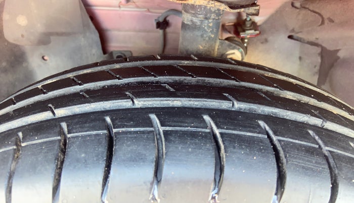 2012 Renault Pulse RXL DIESEL, Diesel, Manual, 1,43,892 km, Left Front Tyre Tread