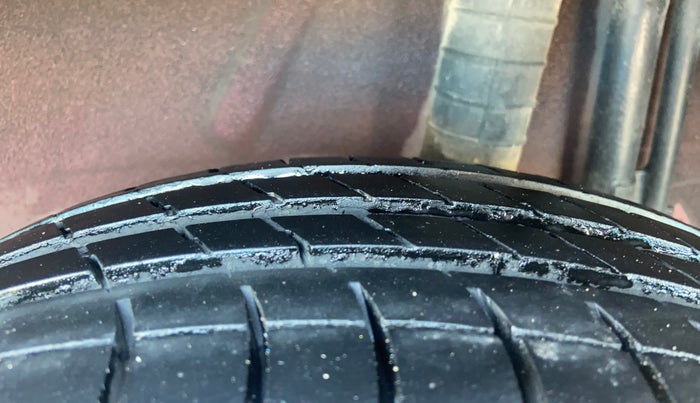 2012 Renault Pulse RXL DIESEL, Diesel, Manual, 1,43,892 km, Left Rear Tyre Tread