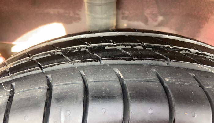 2012 Renault Pulse RXL DIESEL, Diesel, Manual, 1,43,892 km, Right Rear Tyre Tread