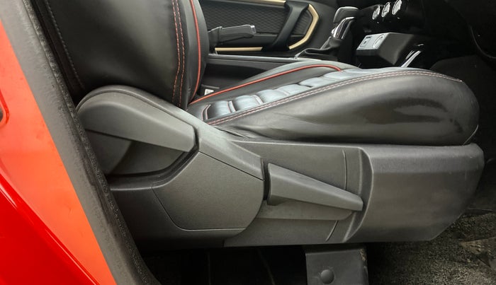 2022 Renault Kiger RXT (O) TURBO CVT, Petrol, Automatic, 10,025 km, Driver Side Adjustment Panel