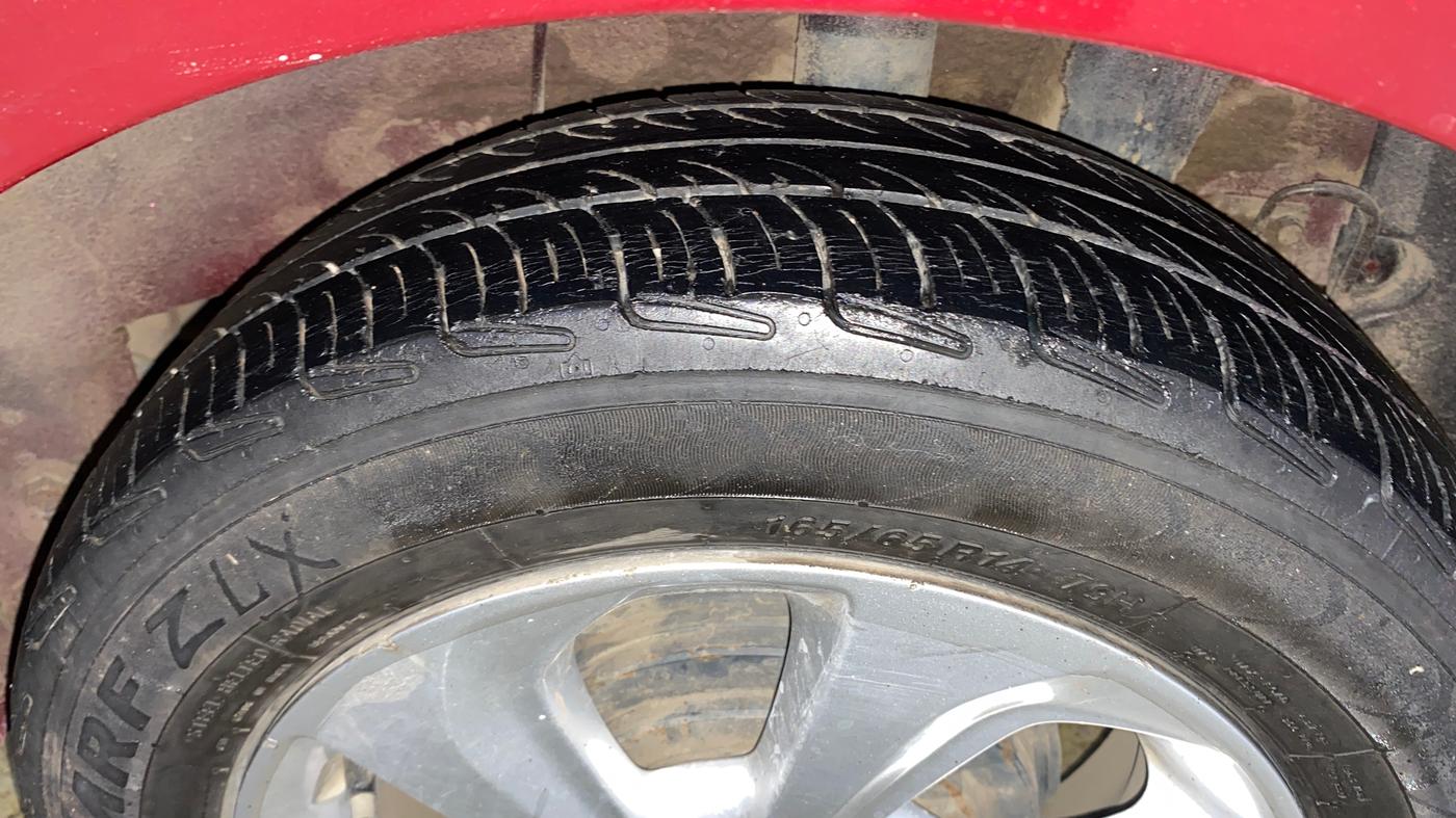2017 Hyundai Xcent SX 1.2, CNG, Manual, 28,158 km, Left Rear Tyre Tread