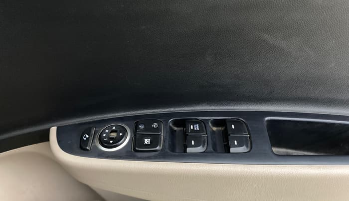 2017 Hyundai Xcent SX 1.2, CNG, Manual, 28,158 km, Driver Side Door Panels Control